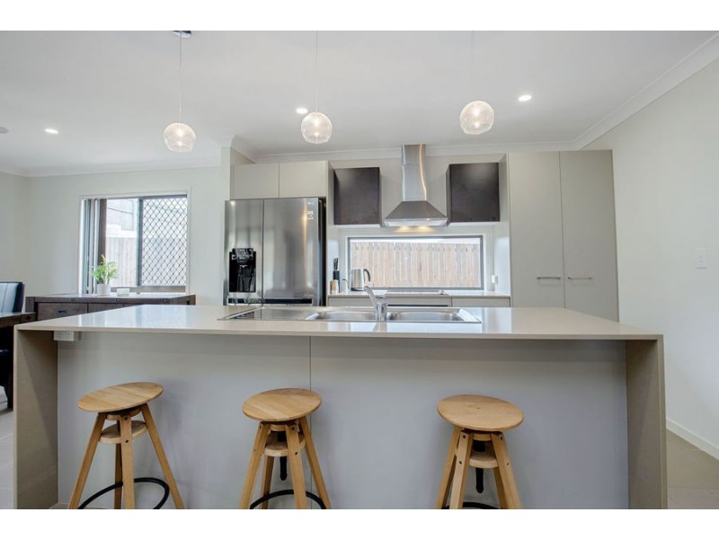 17 Allington Circuit, Maudsland QLD 4210