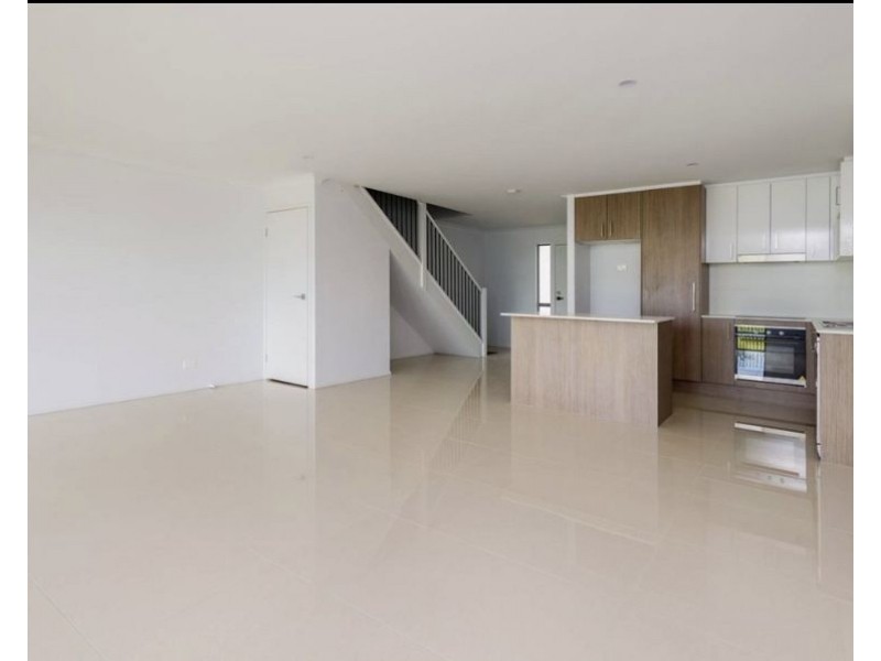 4/16 Bottle Brush Circuit, Coomera QLD 4209