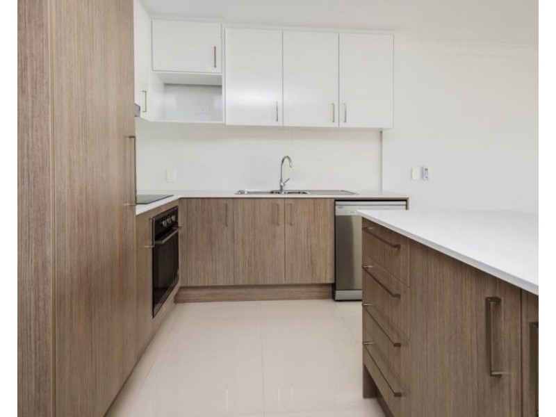 4/16 Bottle Brush Circuit, Coomera QLD 4209