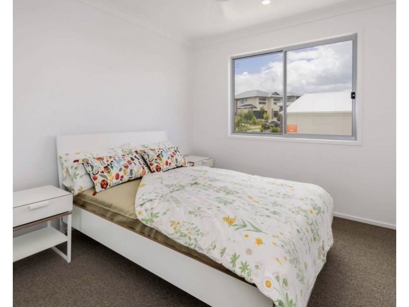 4/16 Bottle Brush Circuit, Coomera QLD 4209