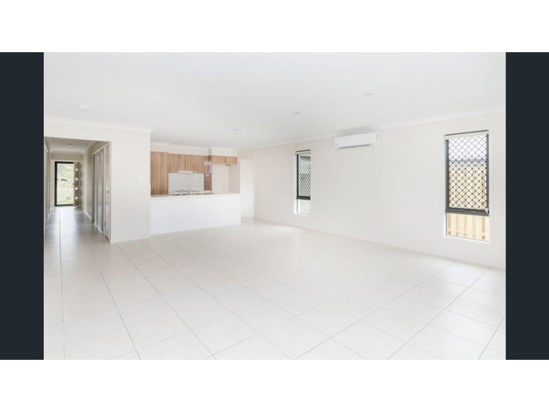 32 Looby Crescent, Pimpama QLD 4209