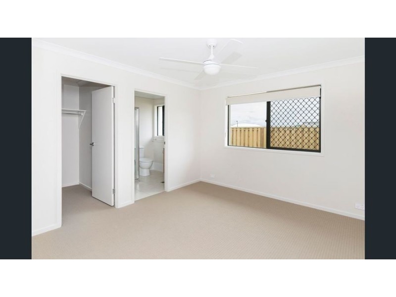 32 Looby Crescent, Pimpama QLD 4209