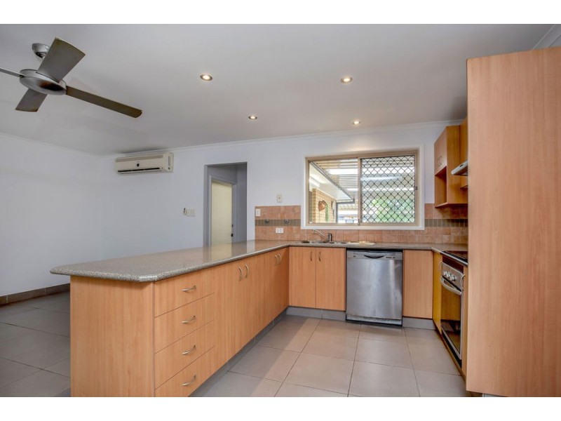 1/144 Kumbari Ave, Labrador QLD 4215