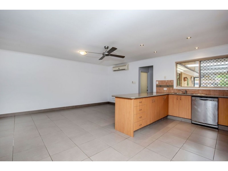 1/144 Kumbari Ave, Labrador QLD 4215