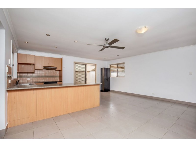 1/144 Kumbari Ave, Labrador QLD 4215