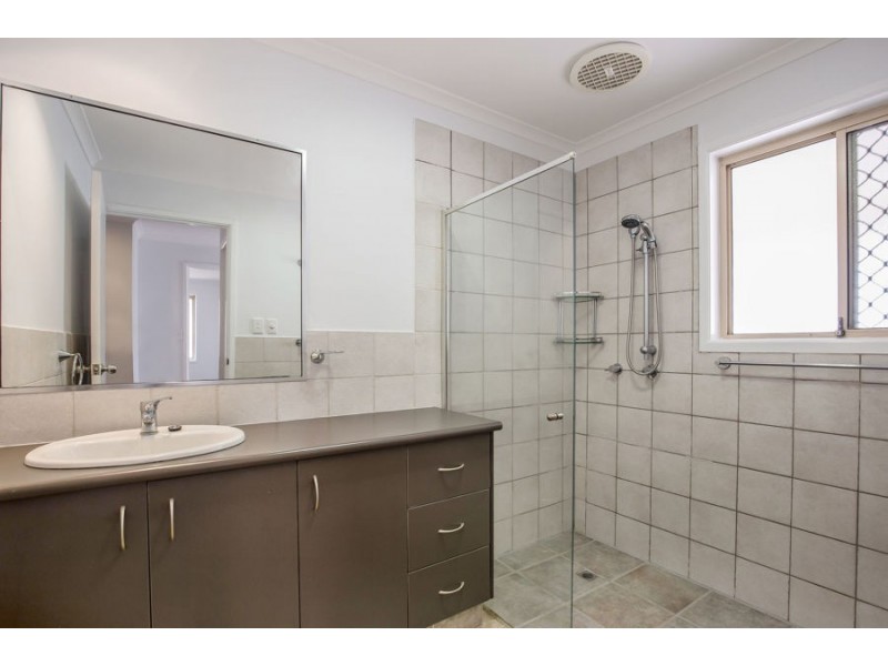 1/144 Kumbari Ave, Labrador QLD 4215