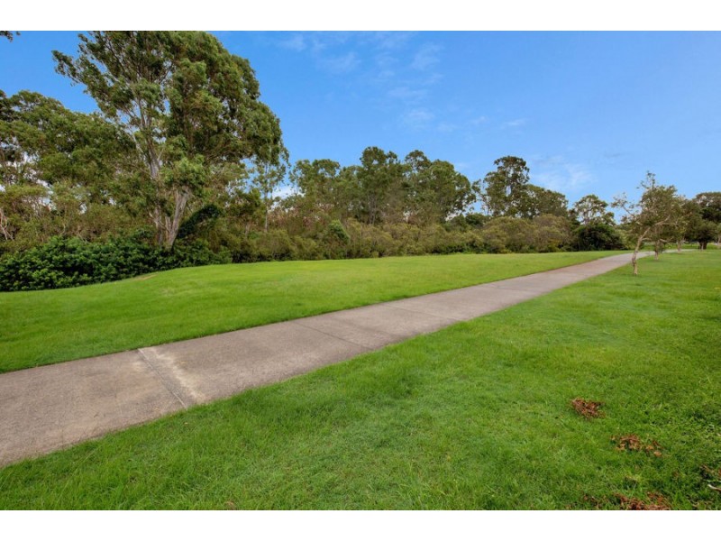 1/144 Kumbari Ave, Labrador QLD 4215