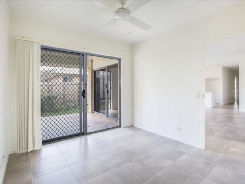 27 Bladensburg Drive, Waterford QLD 4133