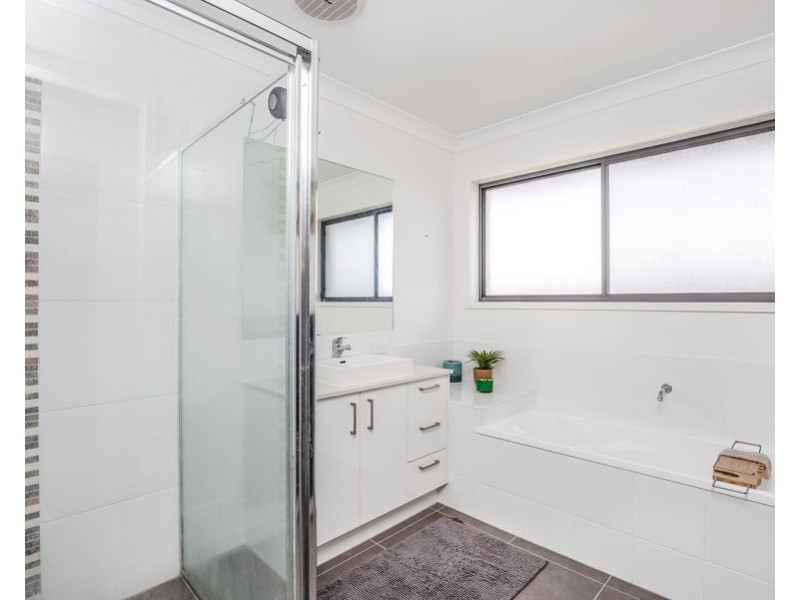 3 Fullbrook St, Pimpama QLD 4209