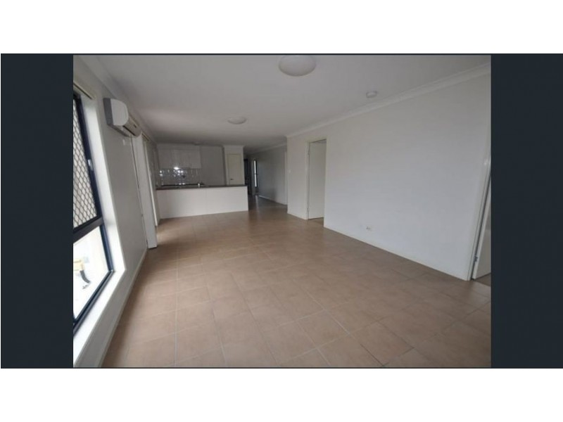 8 Stoneleigh Way, Holmview QLD 4207