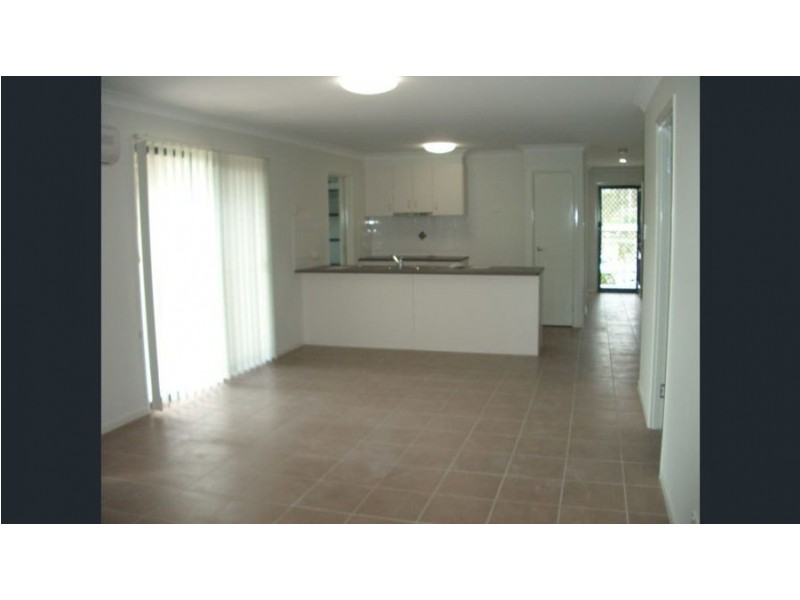 8 Stoneleigh Way, Holmview QLD 4207