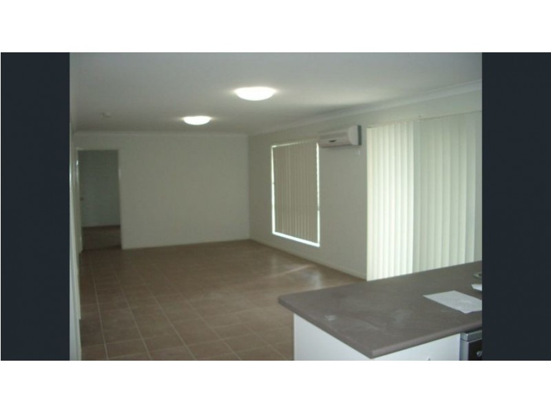 8 Stoneleigh Way, Holmview QLD 4207