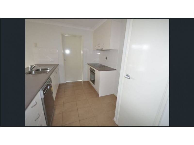 8 Stoneleigh Way, Holmview QLD 4207