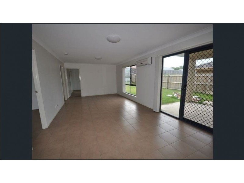 8 Stoneleigh Way, Holmview QLD 4207