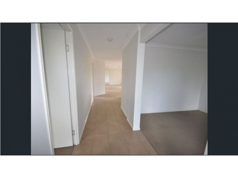 8 Stoneleigh Way, Holmview QLD 4207