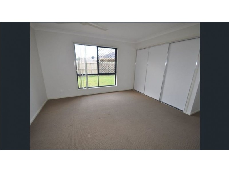 8 Stoneleigh Way, Holmview QLD 4207