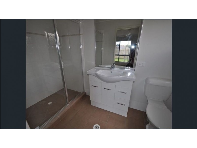 8 Stoneleigh Way, Holmview QLD 4207