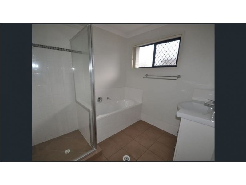 8 Stoneleigh Way, Holmview QLD 4207