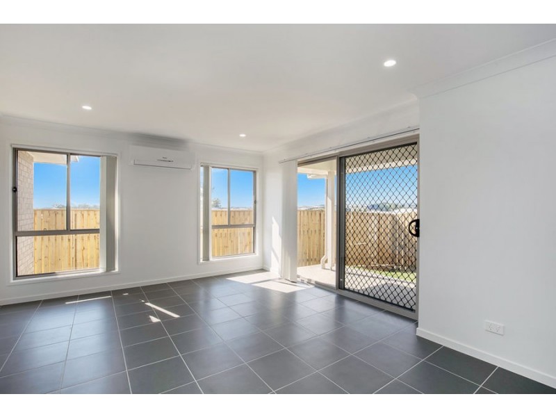 4 Oxford St, Pimpama QLD 4209