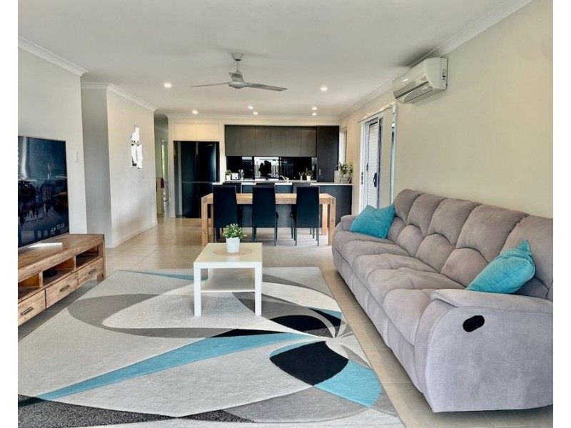 4 HIbiscus Crescent, Maudsland QLD 4210