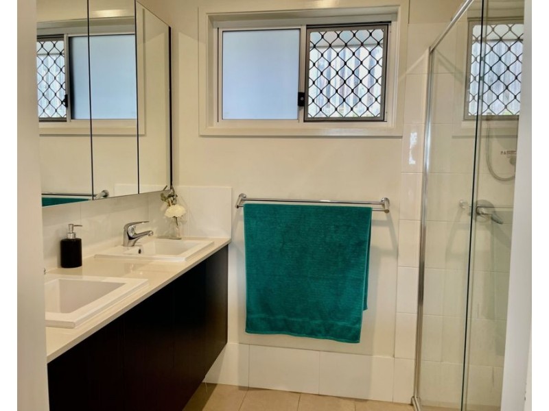 4 HIbiscus Crescent, Maudsland QLD 4210