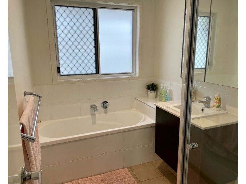 4 HIbiscus Crescent, Maudsland QLD 4210