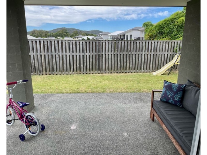 4 HIbiscus Crescent, Maudsland QLD 4210