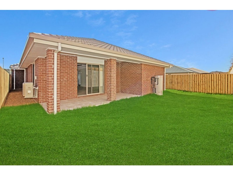 35 Village Boulevard, Pimpama QLD 4209