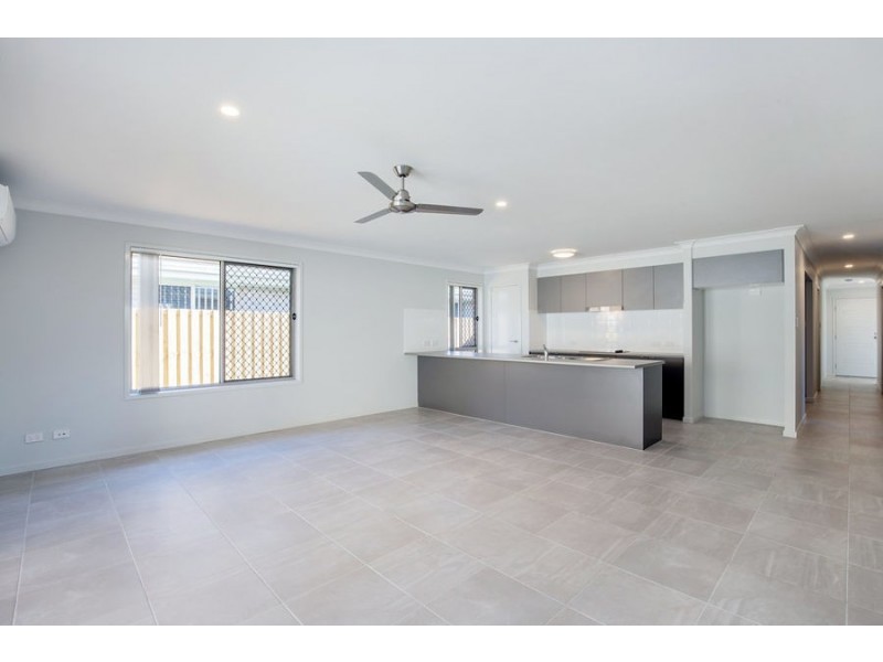 35 Village Boulevard, Pimpama QLD 4209