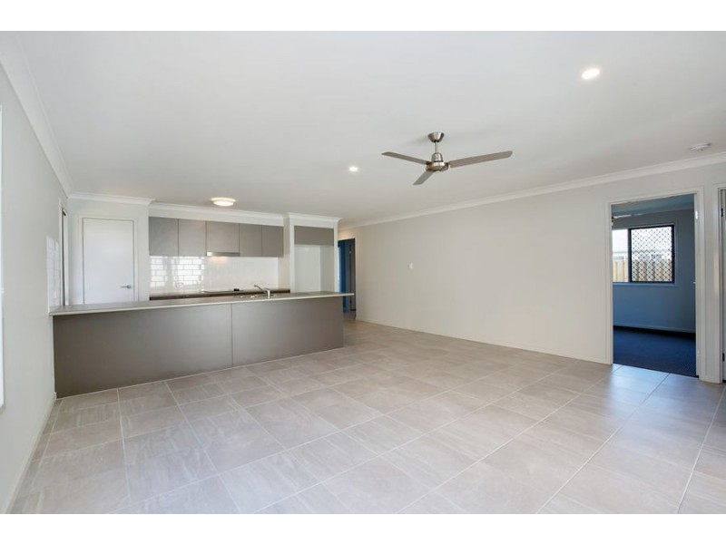 35 Village Boulevard, Pimpama QLD 4209