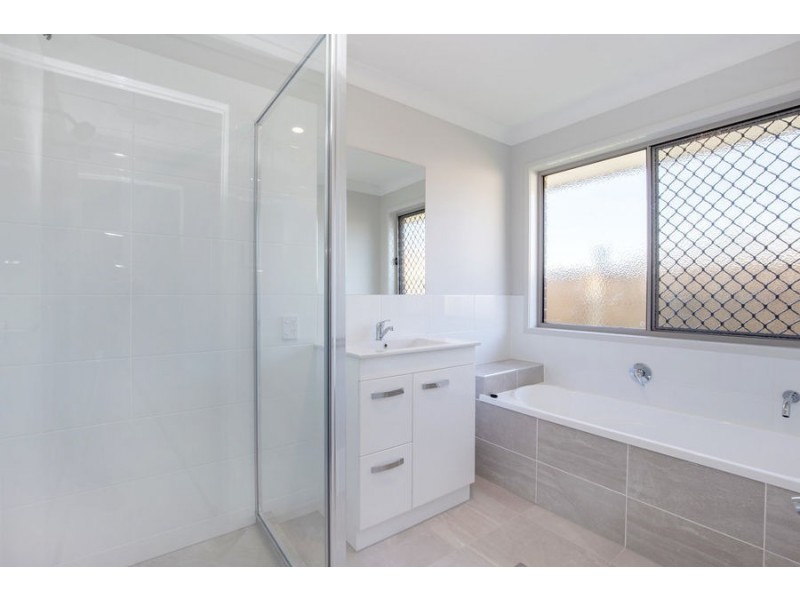 35 Village Boulevard, Pimpama QLD 4209