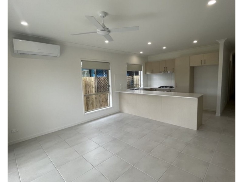 2/46 Mercy Circuit, Park Ridge QLD 4125
