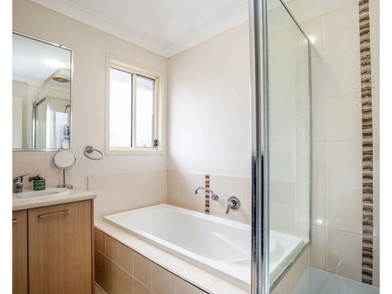 1/16 Armani Avenue, Pimpama QLD 4209