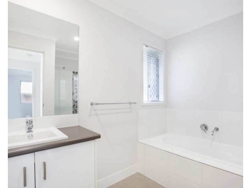 7 Moonstone St, Pimpama QLD 4209