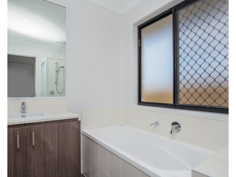 10 McWilliam St, Pimpama QLD 4209