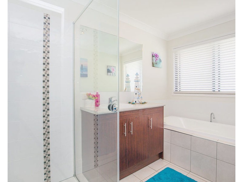 35 Diamantina Circuit, Pacific Pines QLD 4211