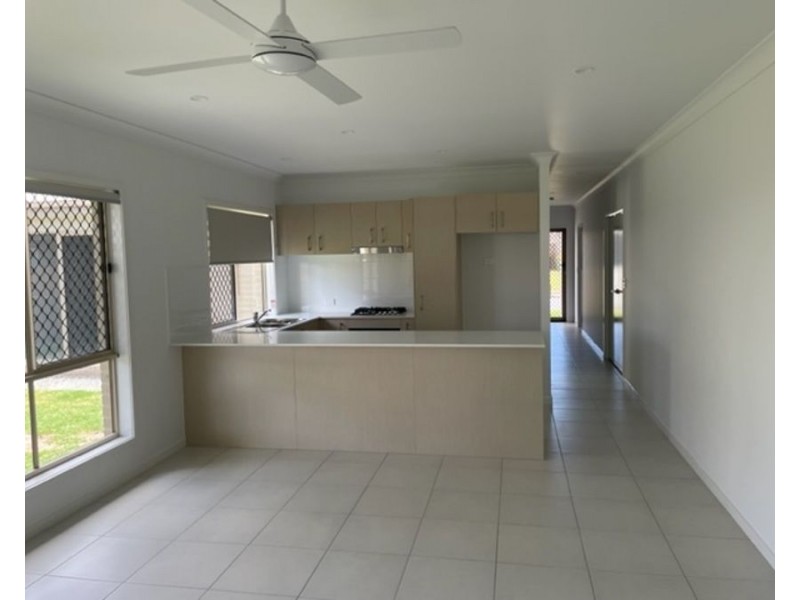 8 Mount Ballow St, Park Ridge QLD 4125