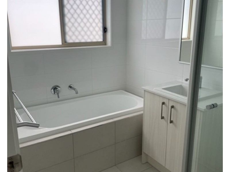 8 Mount Ballow St, Park Ridge QLD 4125