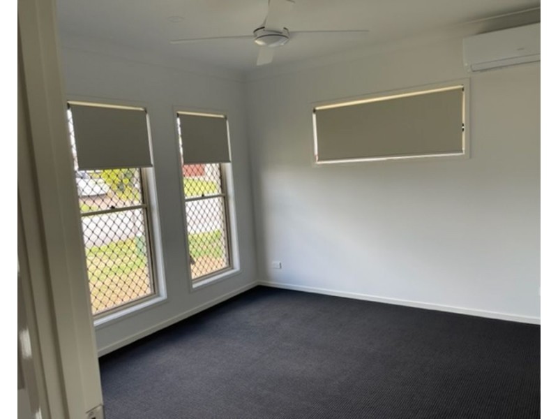 8 Mount Ballow St, Park Ridge QLD 4125