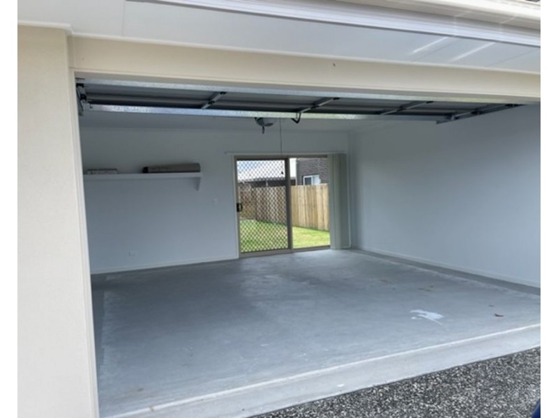 8 Mount Ballow St, Park Ridge QLD 4125