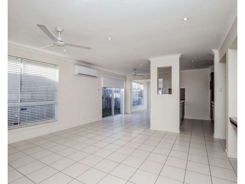 34 Collingrove Circuit, Pimpama QLD 4209