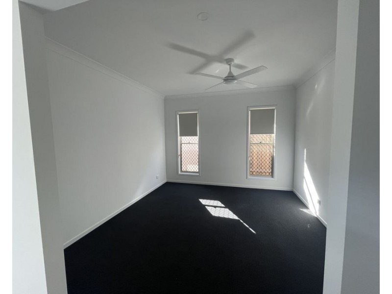 1 Wang St, Park Ridge QLD 4125