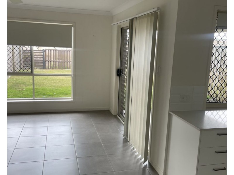 2/35 Mercy St, Park Ridge QLD 4125