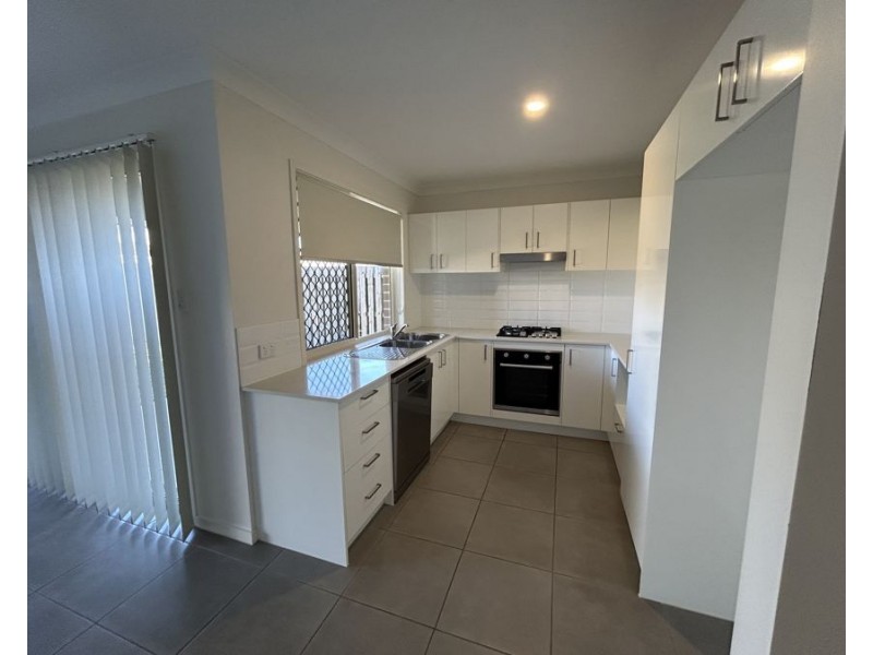 2/35 Mercy St, Park Ridge QLD 4125