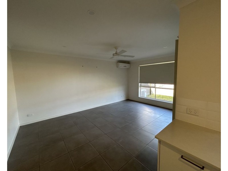 2/35 Mercy St, Park Ridge QLD 4125