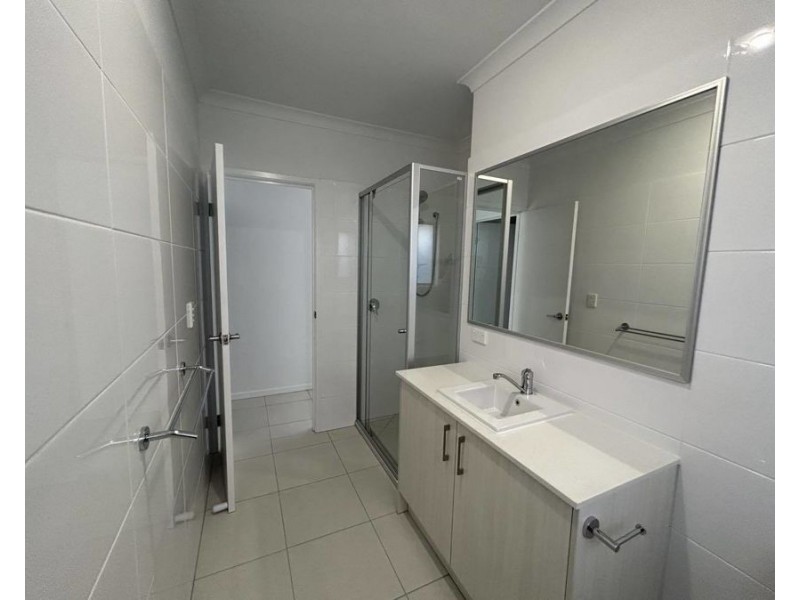 2/5 Wang St, Park Ridge QLD 4125