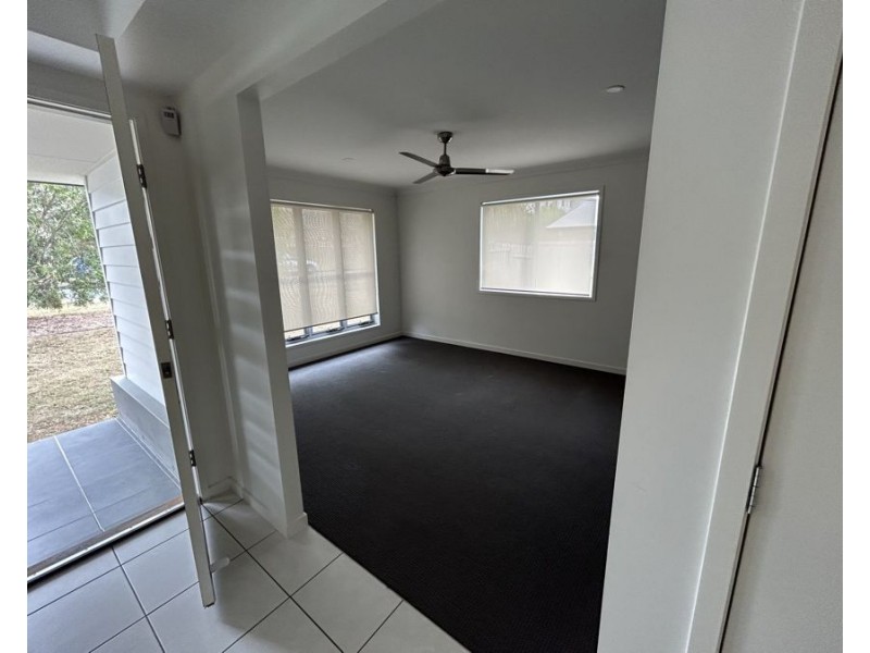 84 Hanover Drive, Pimpama QLD 4209