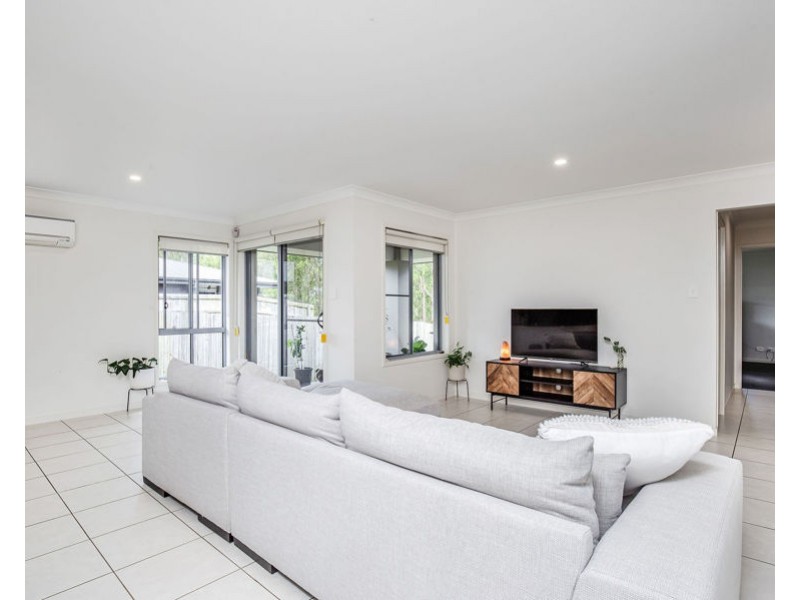 84 Hanover Drive, Pimpama QLD 4209