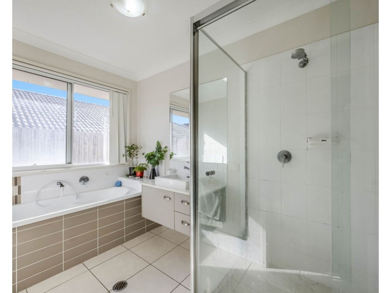 10 Hillsborough Place, Pimpama QLD 4209