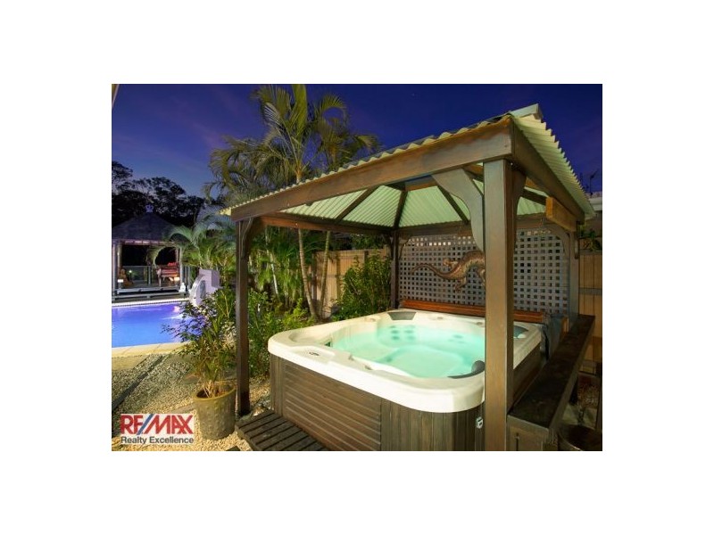 8 Campbellville Circuit, Pelican Waters QLD 4551